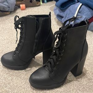 Lace up heeled black boots
